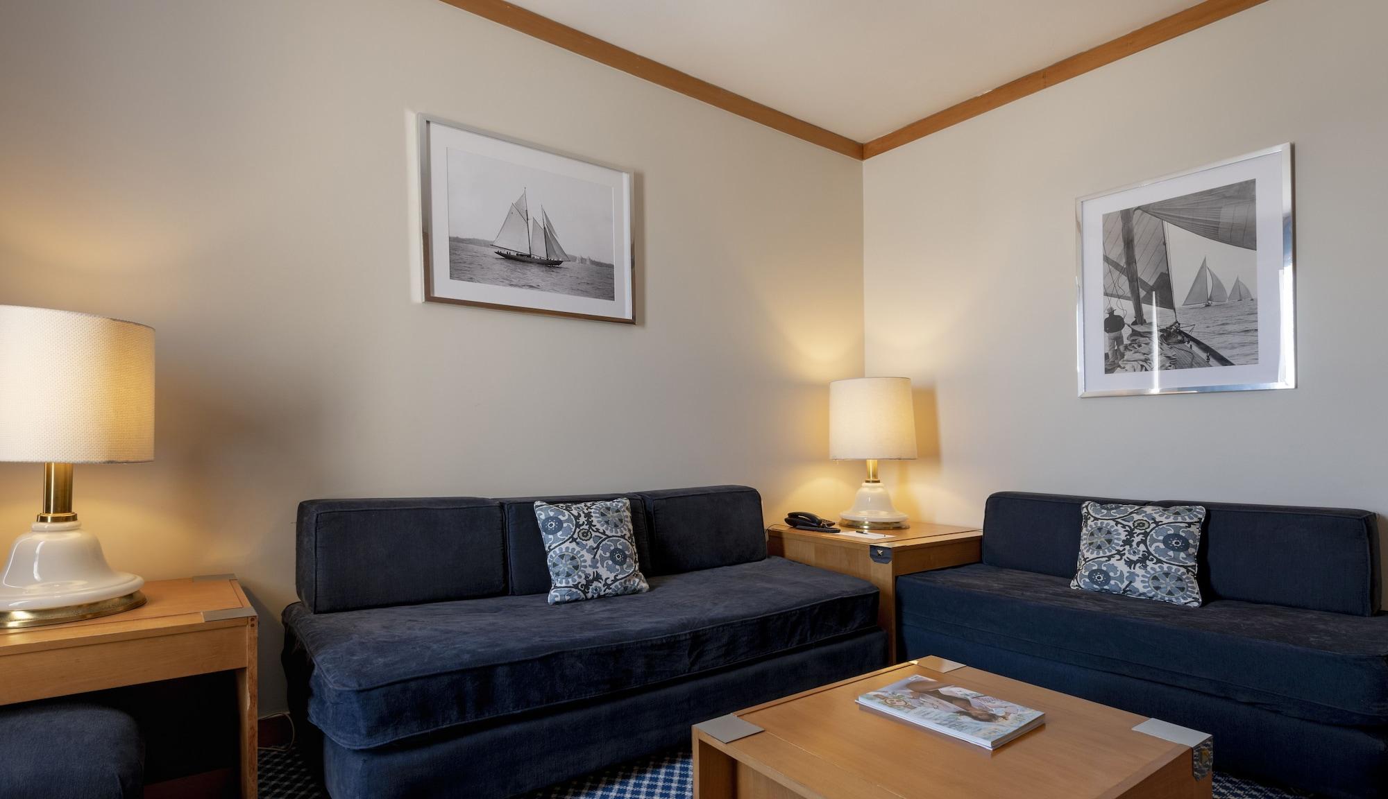 โรงแรมอัลการ์เว กาสิโน ปอร์ติเมา ภายนอก รูปภาพ A living room at the Inn at the Opera