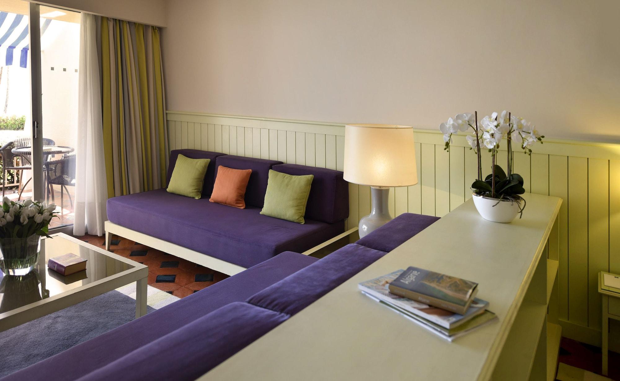 โรงแรมอัลการ์เว กาสิโน ปอร์ติเมา ภายนอก รูปภาพ A room at the hotel