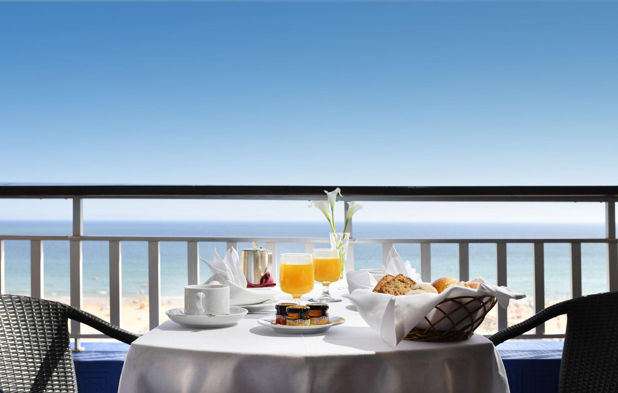 โรงแรมอัลการ์เว กาสิโน ปอร์ติเมา ภายนอก รูปภาพ Breakfast at the Hilton Tel Aviv