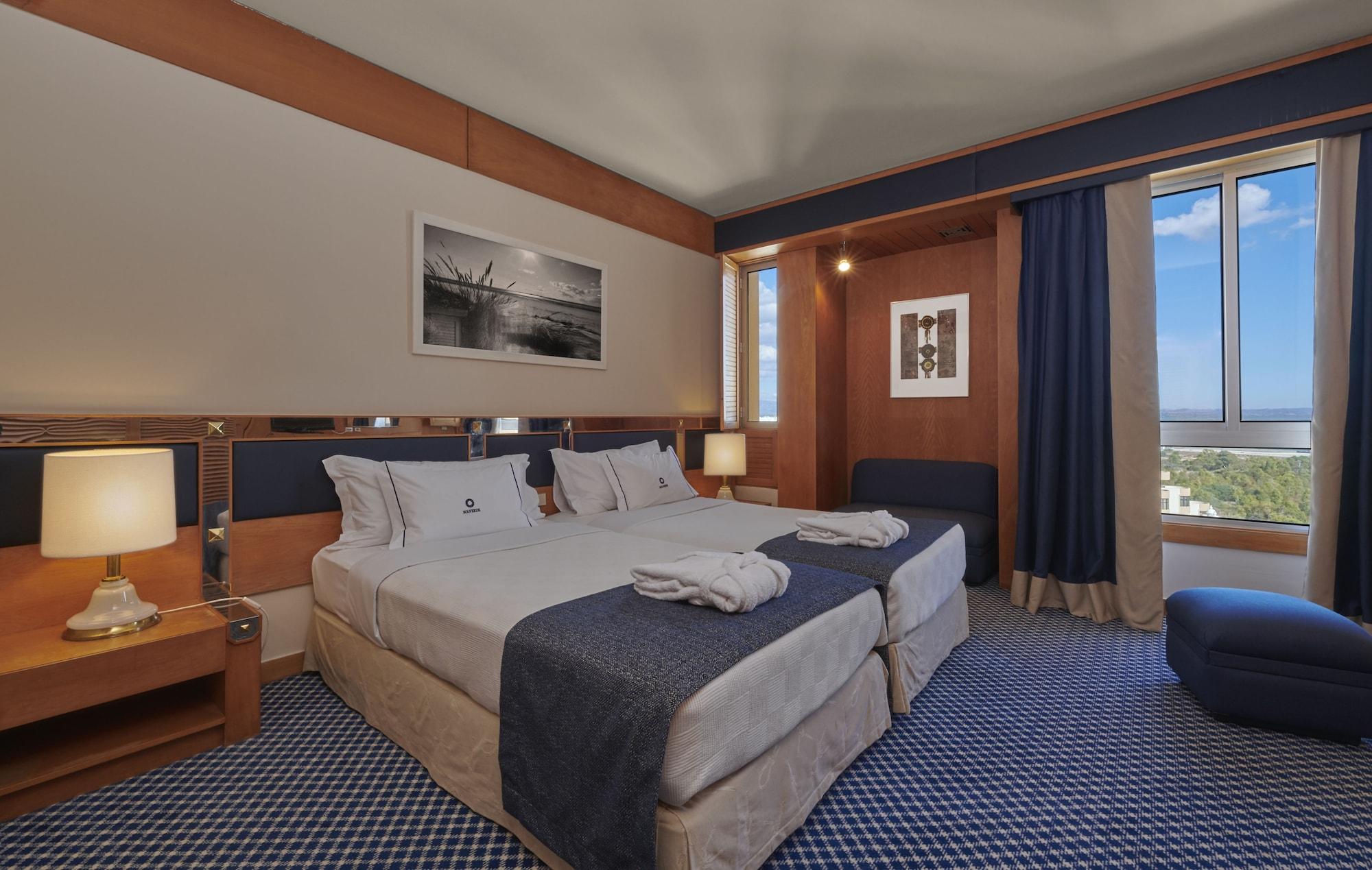 โรงแรมอัลการ์เว กาสิโน ปอร์ติเมา ภายนอก รูปภาพ A room at the hotel