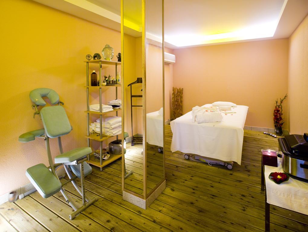 โรงแรมอัลการ์เว กาสิโน ปอร์ติเมา ภายนอก รูปภาพ A treatment room at a spa