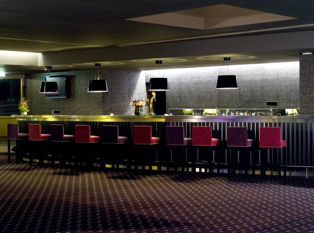 โรงแรมอัลการ์เว กาสิโน ปอร์ติเมา ภายนอก รูปภาพ The bar at the 1967