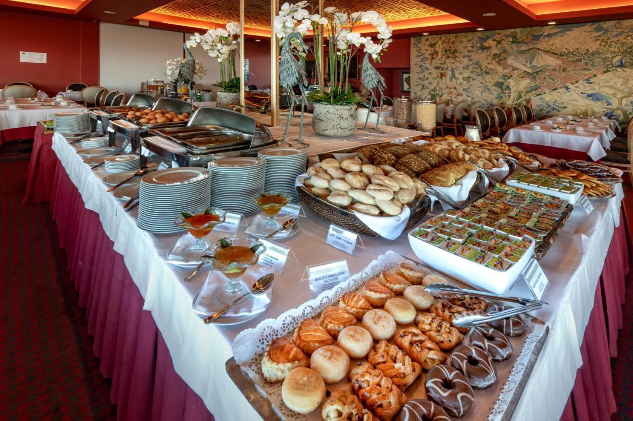 โรงแรมอัลการ์เว กาสิโน ปอร์ติเมา ภายนอก รูปภาพ A buffet