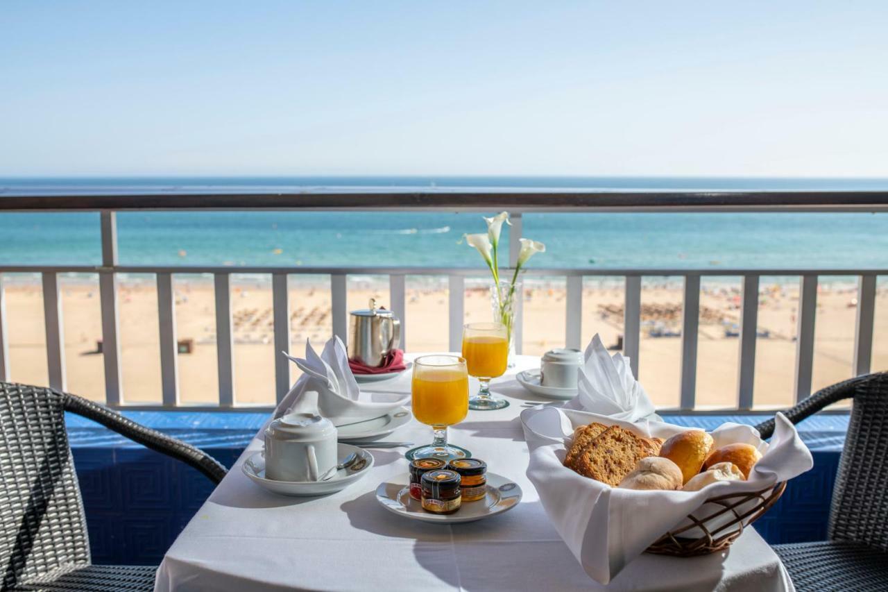 โรงแรมอัลการ์เว กาสิโน ปอร์ติเมา ภายนอก รูปภาพ Breakfast at the Hotel